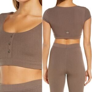 alo | Hot Cocoa Blissful Brown Cropped Henley Cap Sleeve Bra Top S